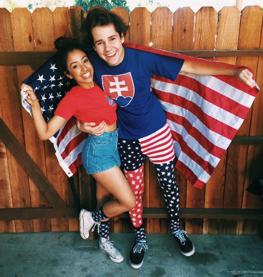 Počas Dňa nezávislosti ma oblečené tričko so slovenským znakom