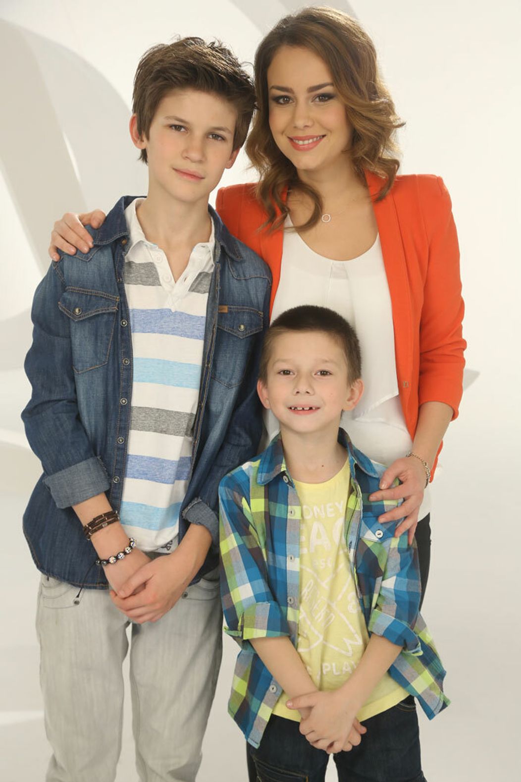 Dominika Kavaschová, Timur Kramár, Marcel Chlpík v seriáli Chlapi neplačú