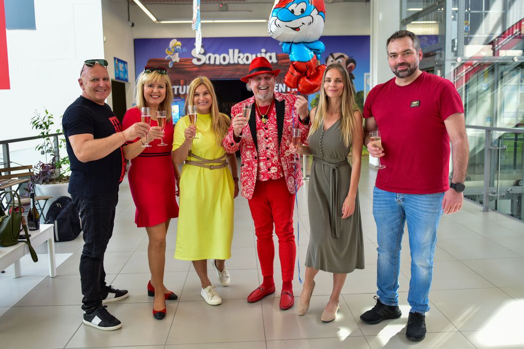 Jedinečná oslava - Jozef Oklamčák oslávil narodeniny v zábavnom parku Šmolkovia