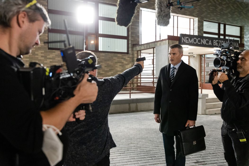 Nakrúcanie streľby v Druhej šanci.