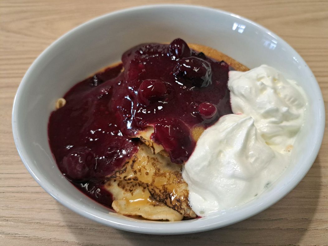 Na nože - Palacinka s ovocným pyré a slaným karamelom