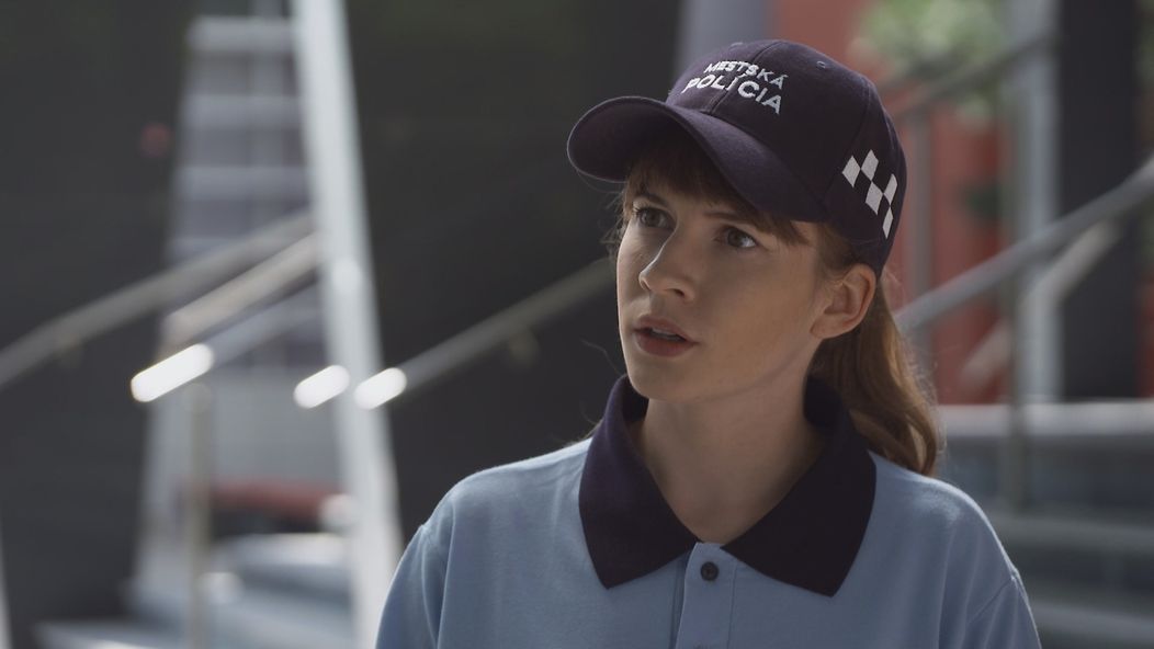 Je vám táto žena povedomá Alex sa preto dostane do veľkých problémov