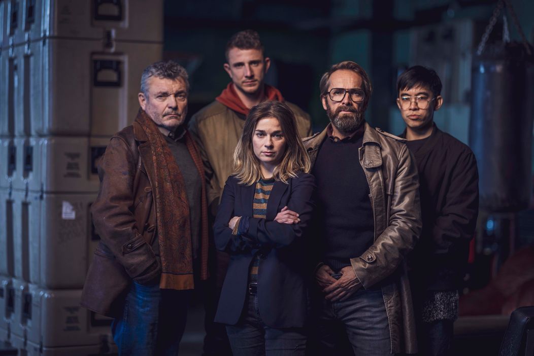 Jiří Štrébl, Jakub Štáfek, Pavla Gajdošíková, Jan Révai a Duy Anh Tran v seriáli Extraktori