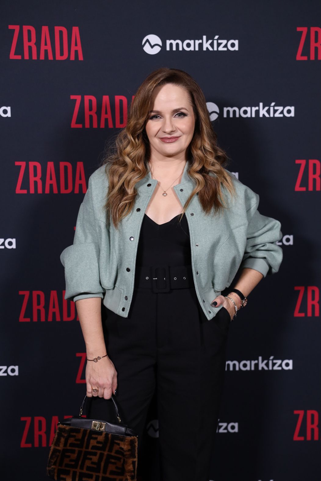 Premiéra seriálu Zrada