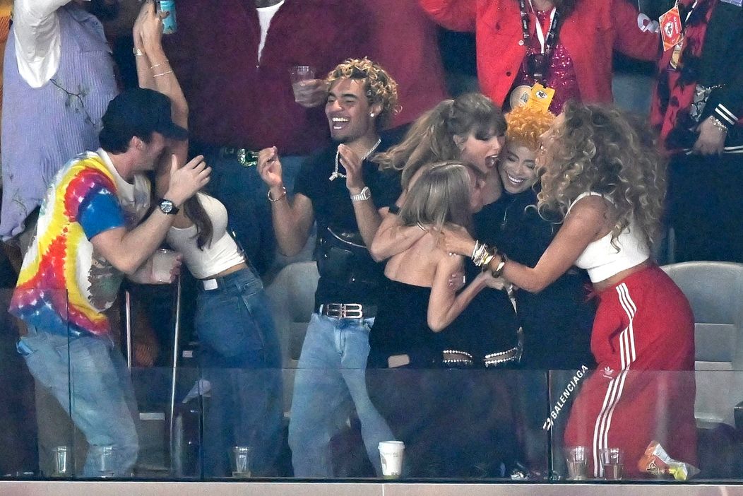 Taylor Swift s Blake Lively na Super Bowl