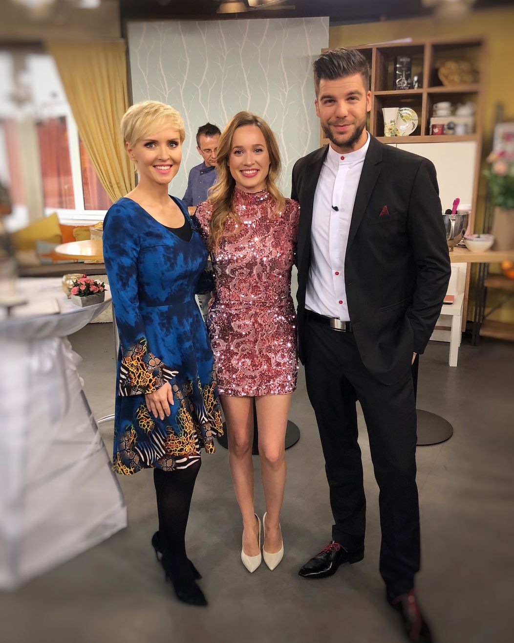 Moderátori s mladomanželmi. 