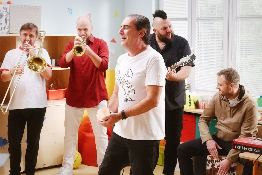 V Oteckoch účinkuje skupina Polemic.