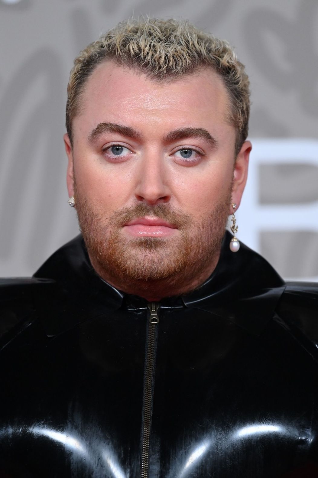 Sam Smith na BRITs 2023