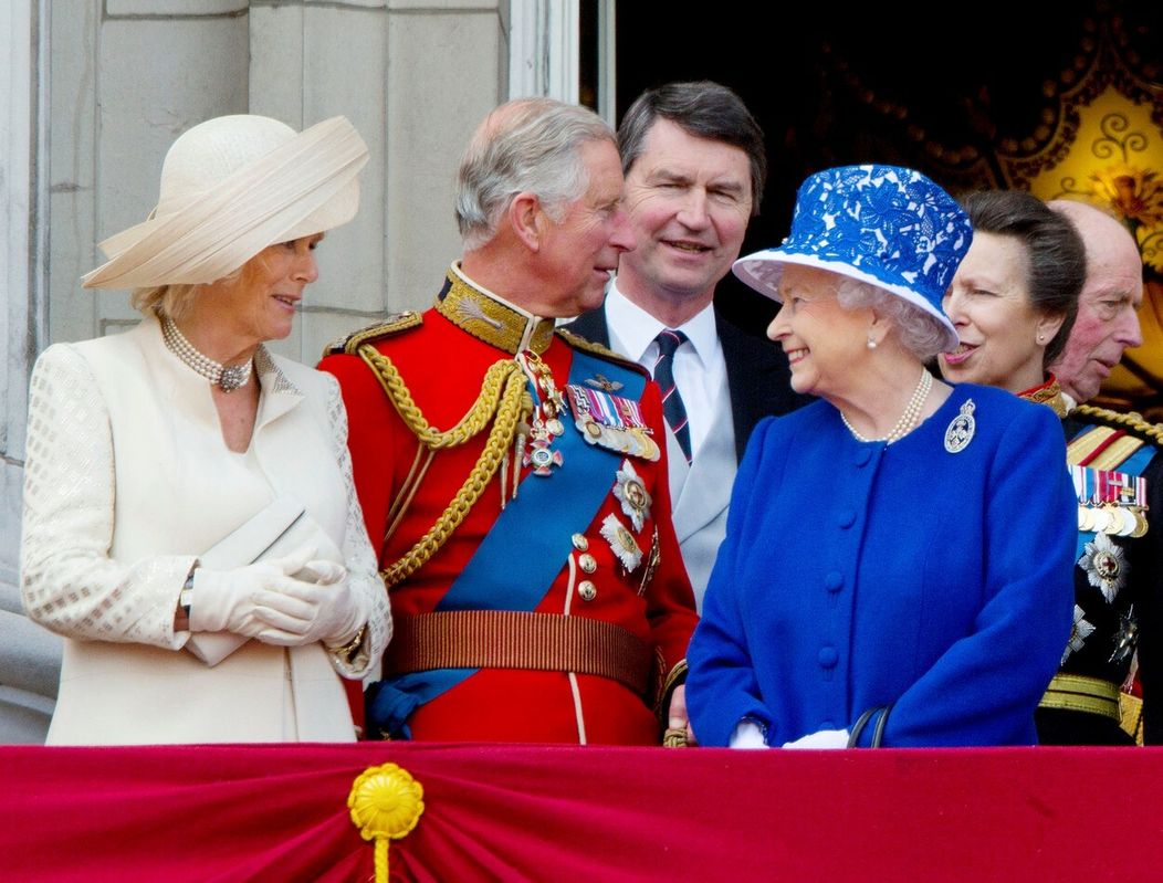 Charles, Camilla a Alžbeta II.