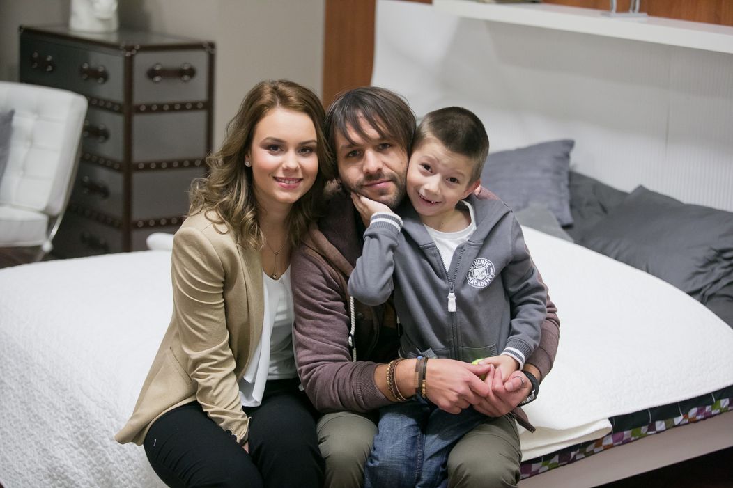 Marcel Chlpík, Dominika Kavaschová a Kamil Mikulčík v seriáli Chlapi neplačú