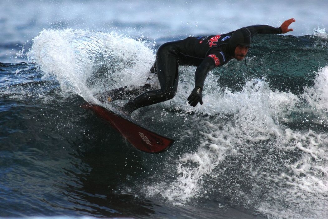Po útoku žraloka zomrela surferská legenda Tamayo Perry