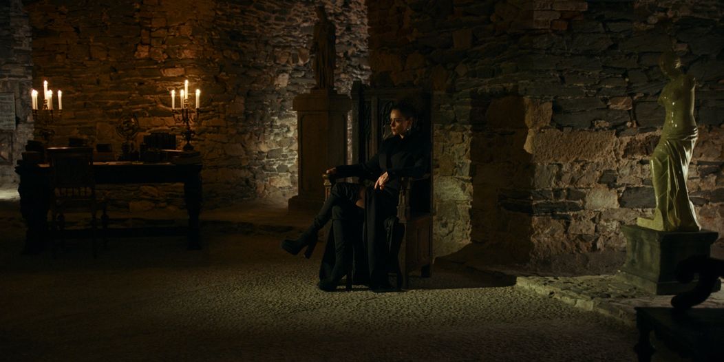 Záber z 3. epizódy minisérie Vedma