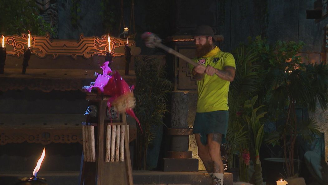 Pirát dostal na kmeňovke najviac hlasov. Pri výbere džbánu nemal šťastnú ruku a červená farba znamenala, že v šou končí.