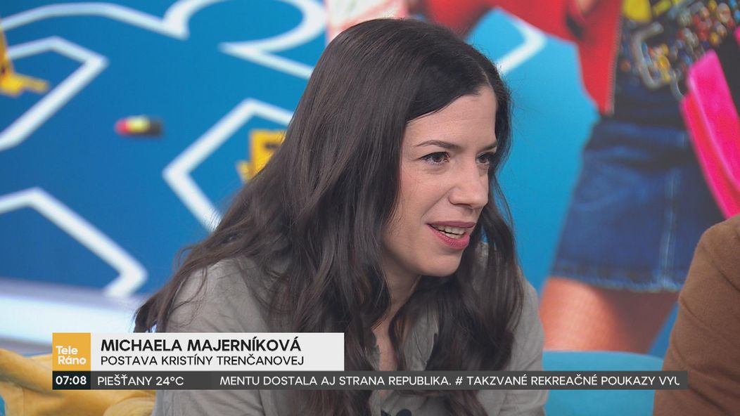Michaela Majerníková a Kamil Mikulčík zo seriálu Výnimočná Nikol v Teleráne