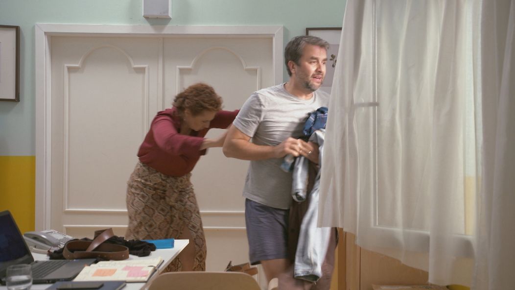 Okno je jedinou únikovou cestou.