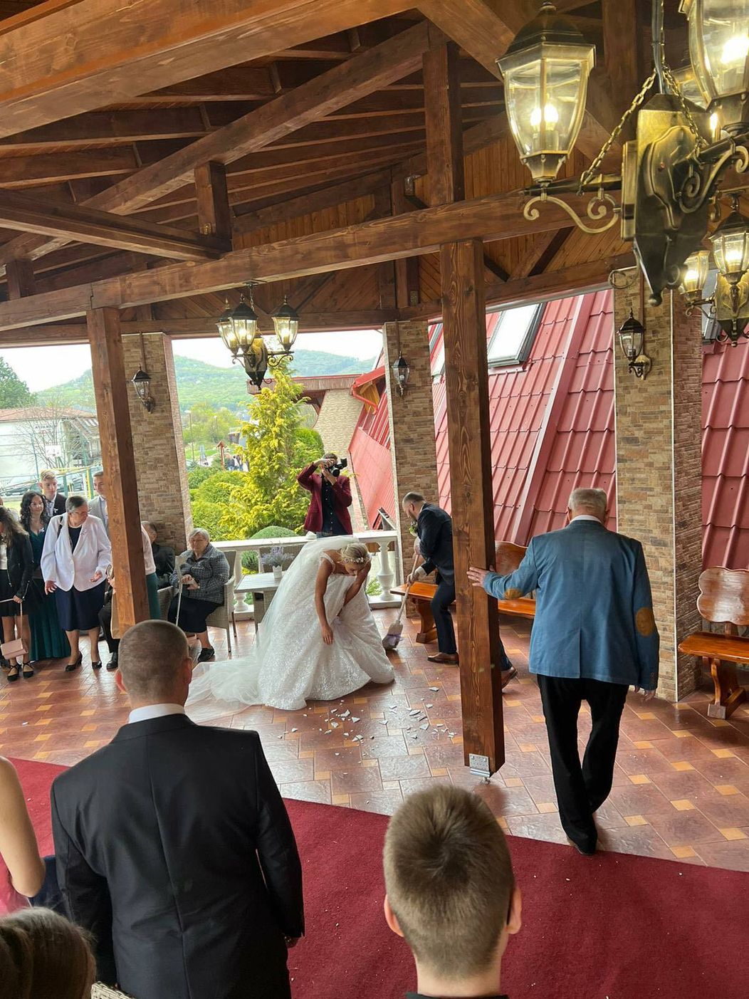 Na zábave nechýbali tradičné svadobné zvyky