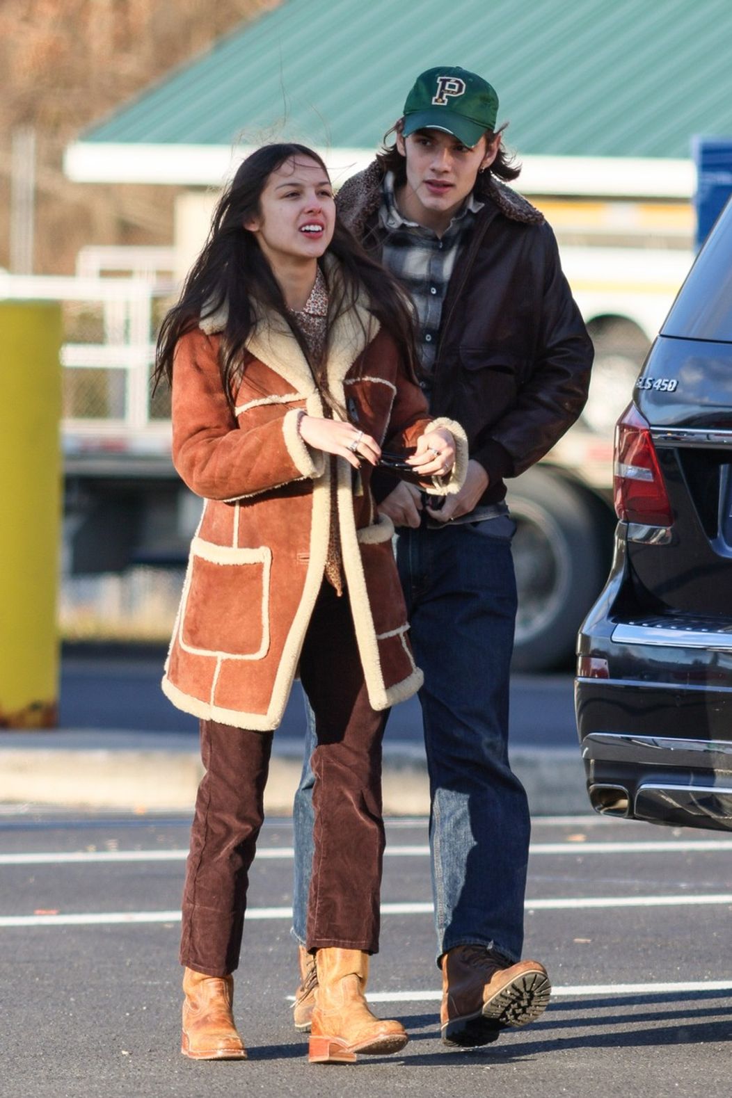 Olivia Rodrigo a Louis Partridge tvoria pár