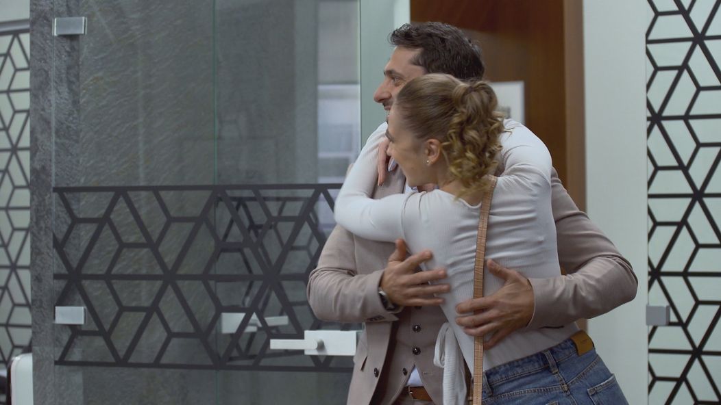 Dvojica spolu strávi noc.