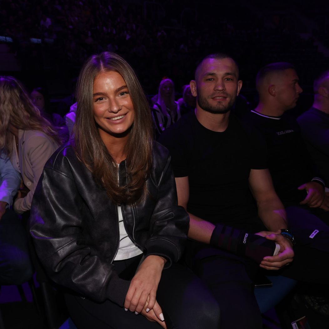 Sabina v spoločnosti Makhmuda