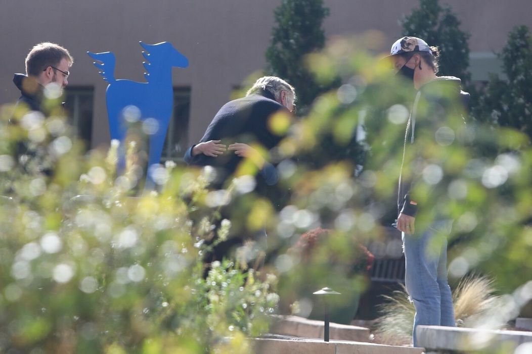 Alec Baldwin v objatí s deväťročným Androsom Hutchinsom