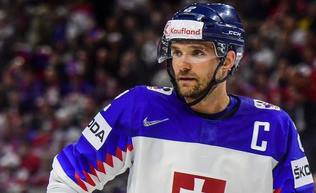 Andrej Sekera počas zápasu proti Česku.