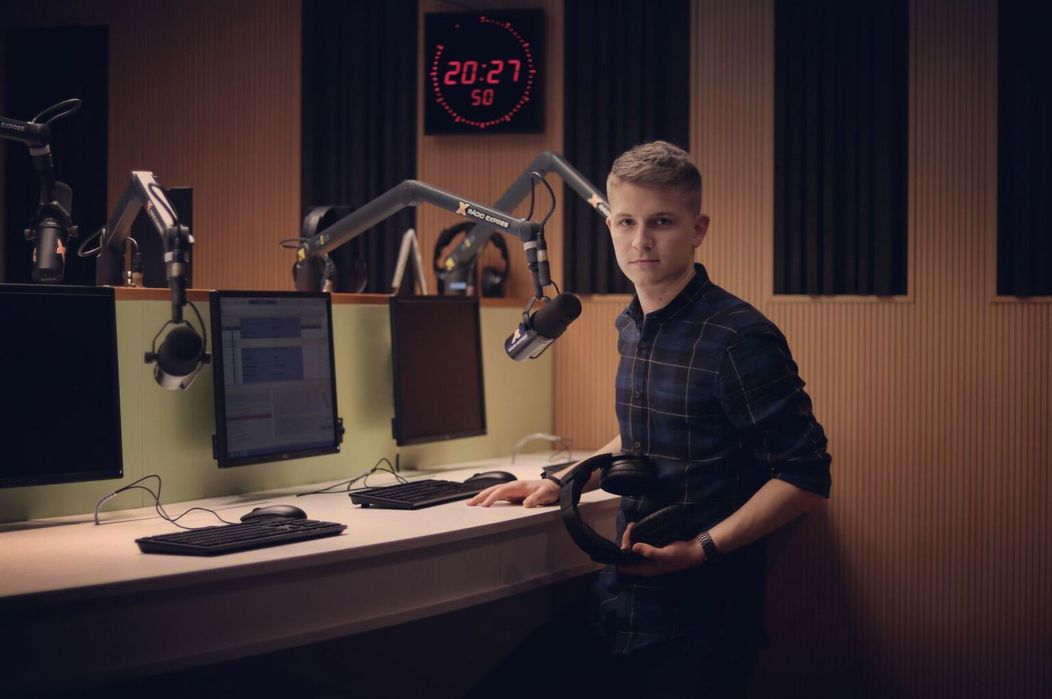 Dominik pracuje aj v známom slovenskom rádiu