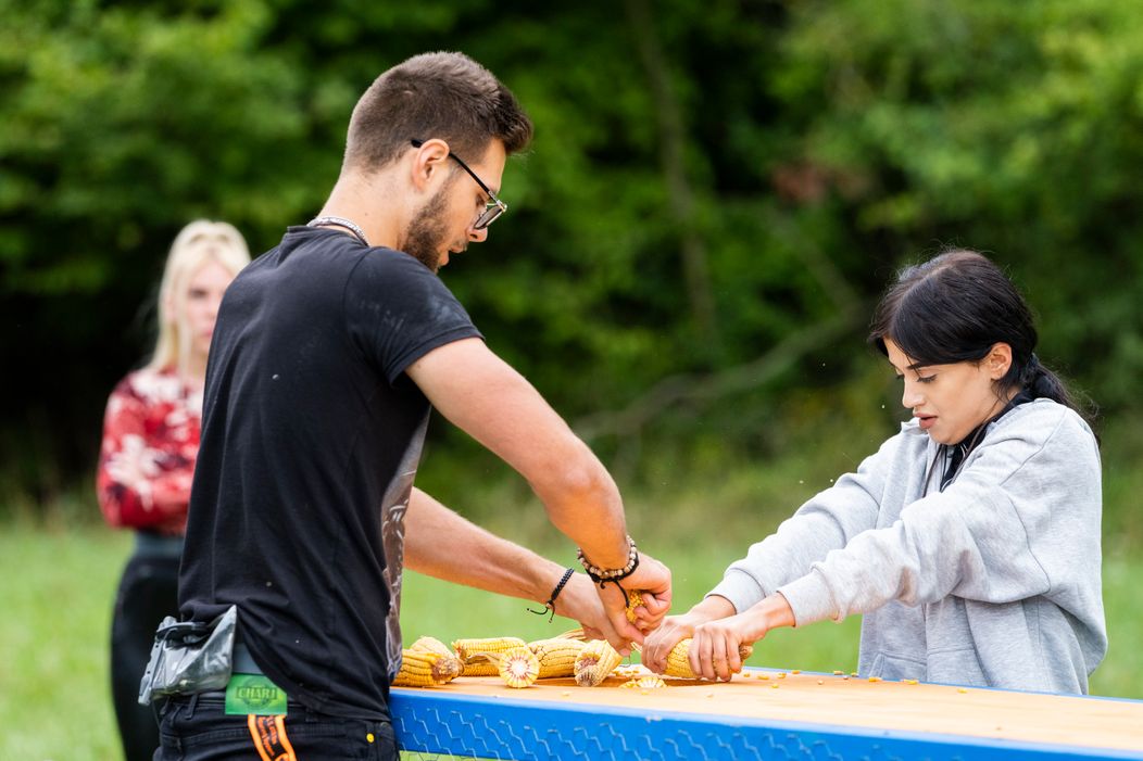Pomocníci nezvládli súboj o záchranu, Roman sa vrátil späť na Farmu