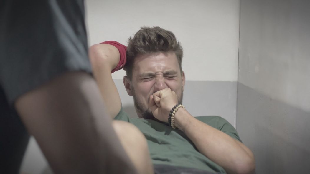 Vašek kvôli zraneniu kolena v šou Survivor nemôže ďalej pokračovať.