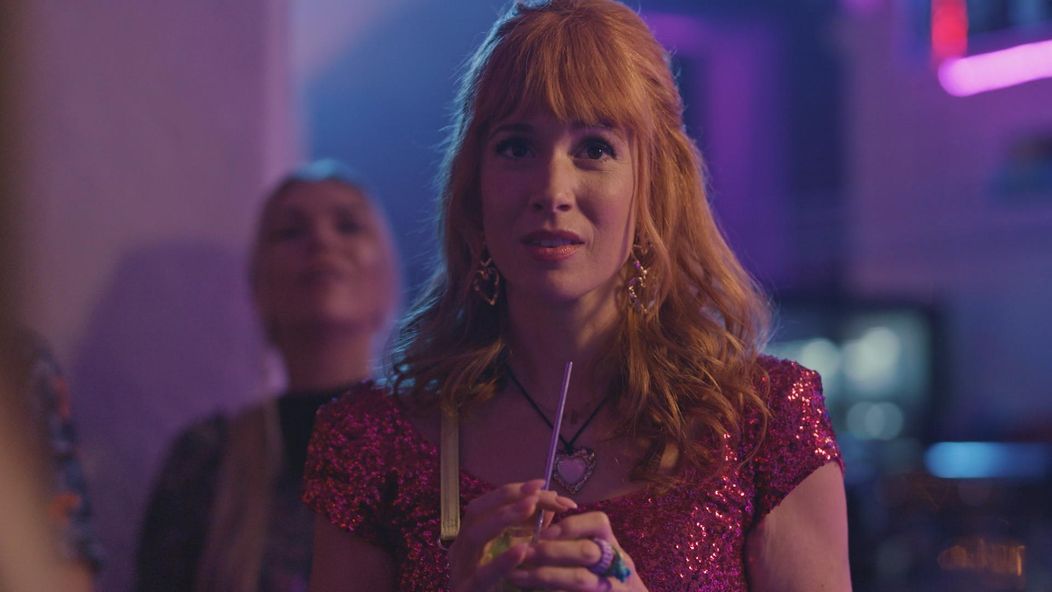 Radosť z perfektnej oslavy Adamových (Kamil Mikulčík) narodenín vystriedal strach.