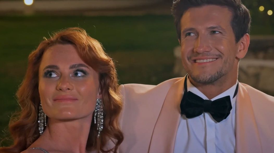Z vášnivého bozku od Mary stratil Jan reč