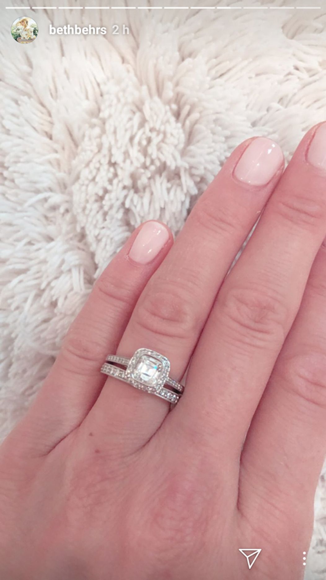 Beth Behrs - svadobná obrúčka