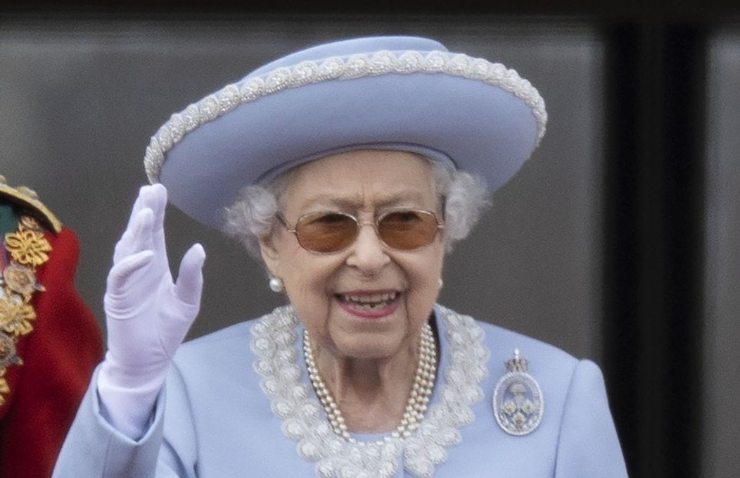 Kráľovná Alžbeta II. počas vojenskej prehliadky Trooping the Colour