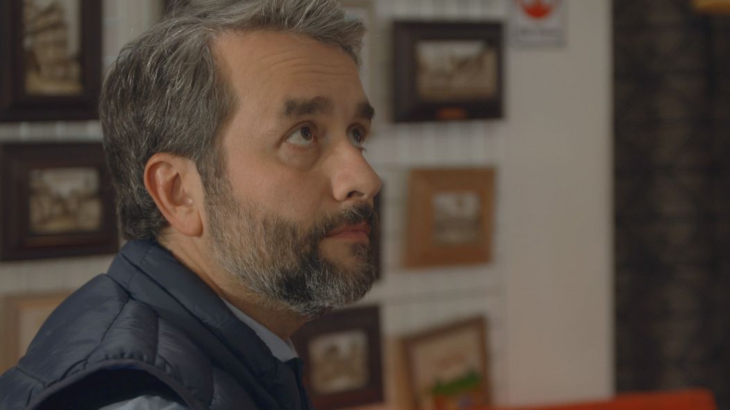 Beáta sa musí Edovi s niečím priznať.