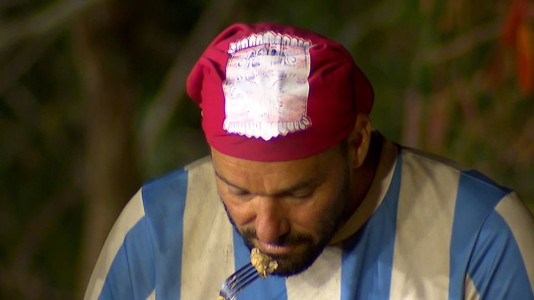 Švanci nevedel, či sa má pri svojej odmene smiať, alebo plakať.