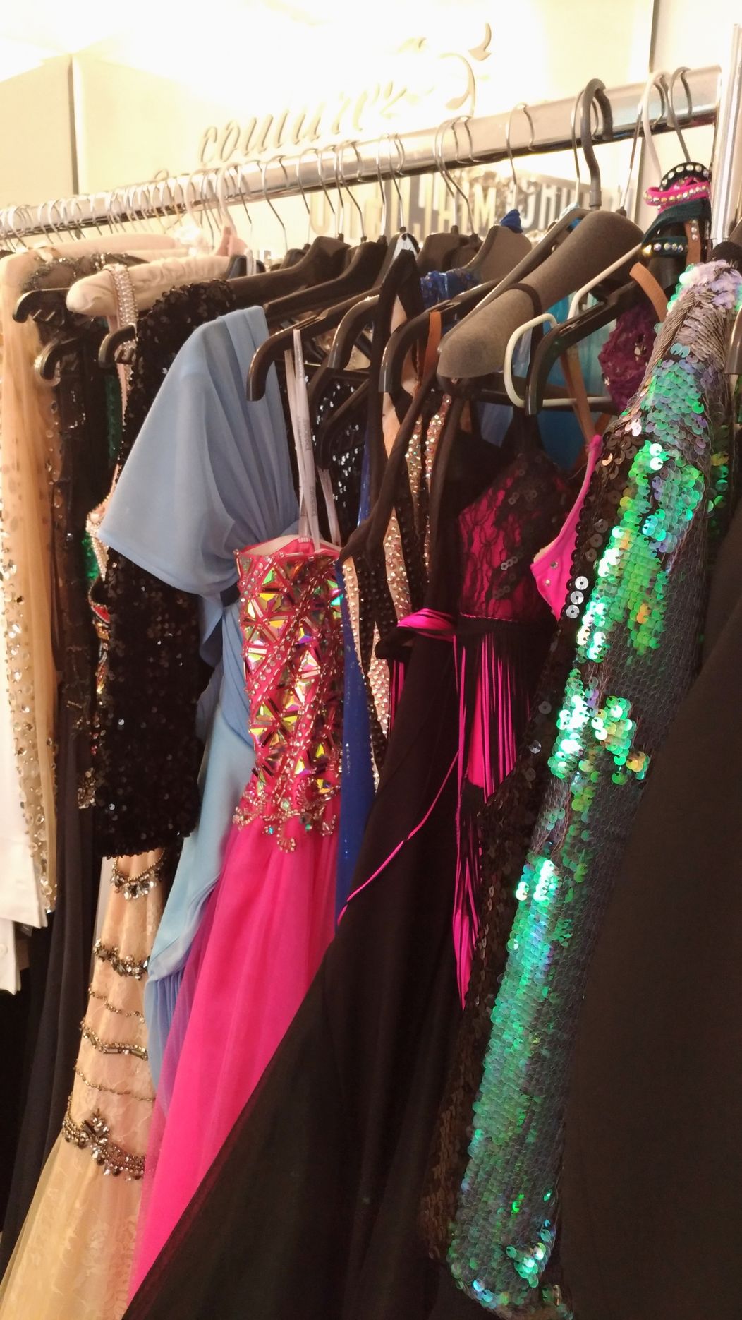 Kostýmy pripravené...