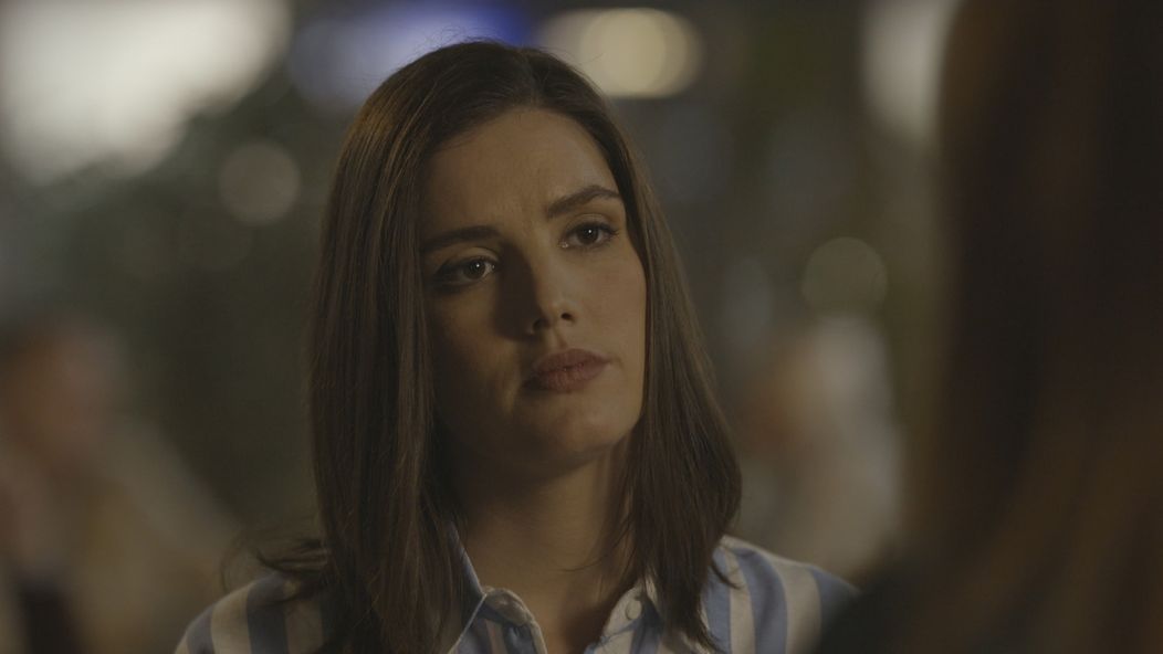 Júlia odkryje smutnú minulosť.
