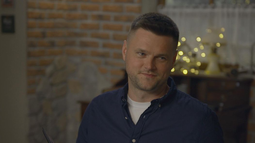 Moderátor Vlado Varecha v seriáli Mama na prenájom