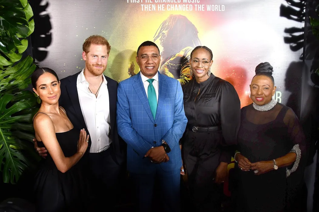 Princ Harry s Meghan na premiére filmu na Jamajke