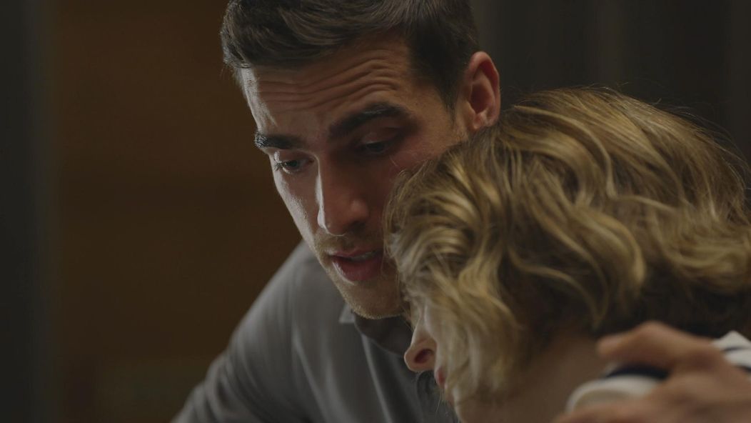Lucia (Monika Horváthová) a Martin (Adam Bardy) sa zbližujú