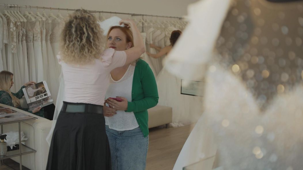 Beáta s Naďou a Kvetkou vyberá svadobné šaty