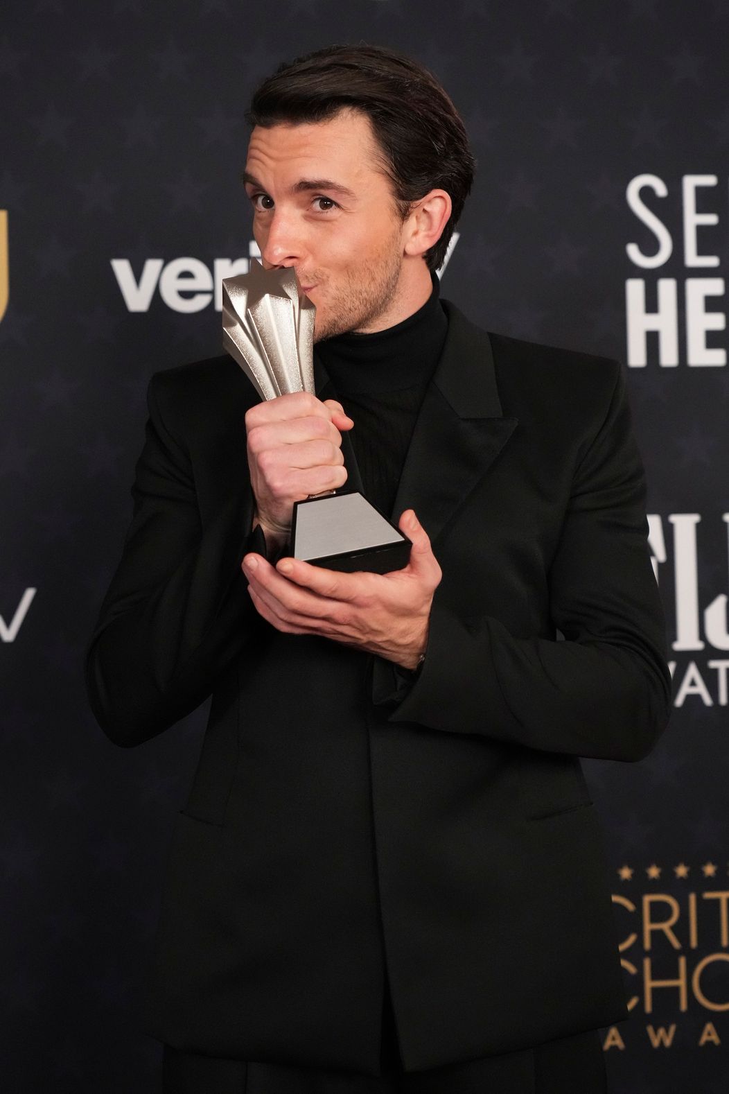 Jonathan Bailey na Critics Choice Awards 2023