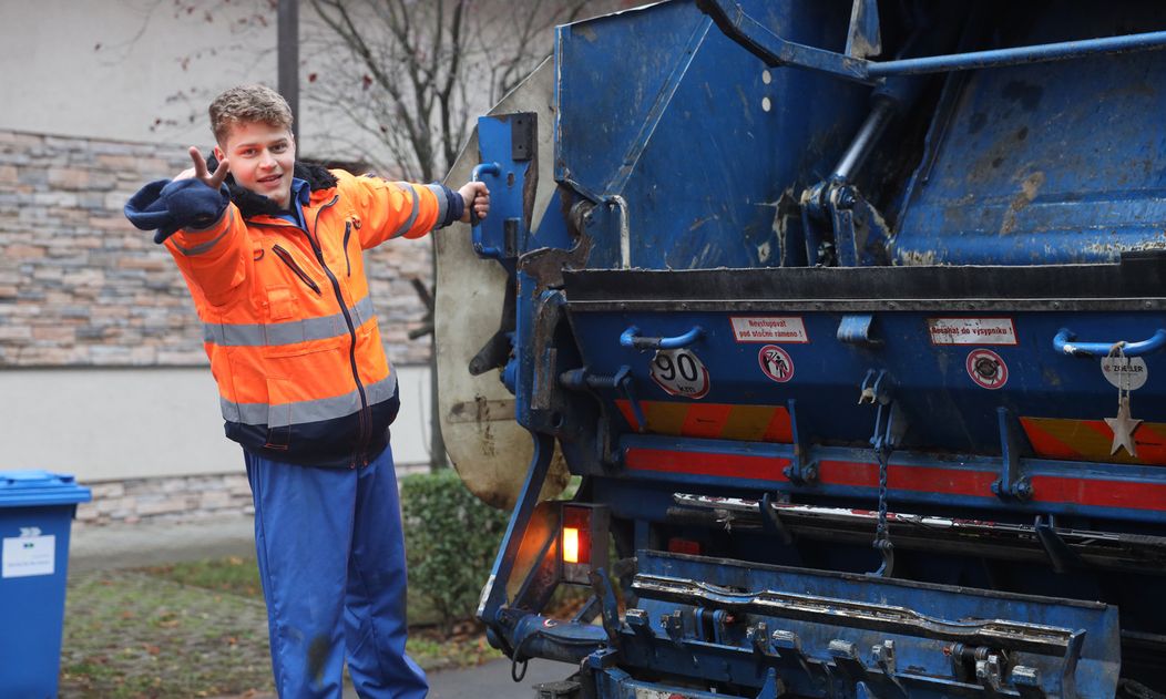 Luky (Oliver Oswald) má novú prácu.