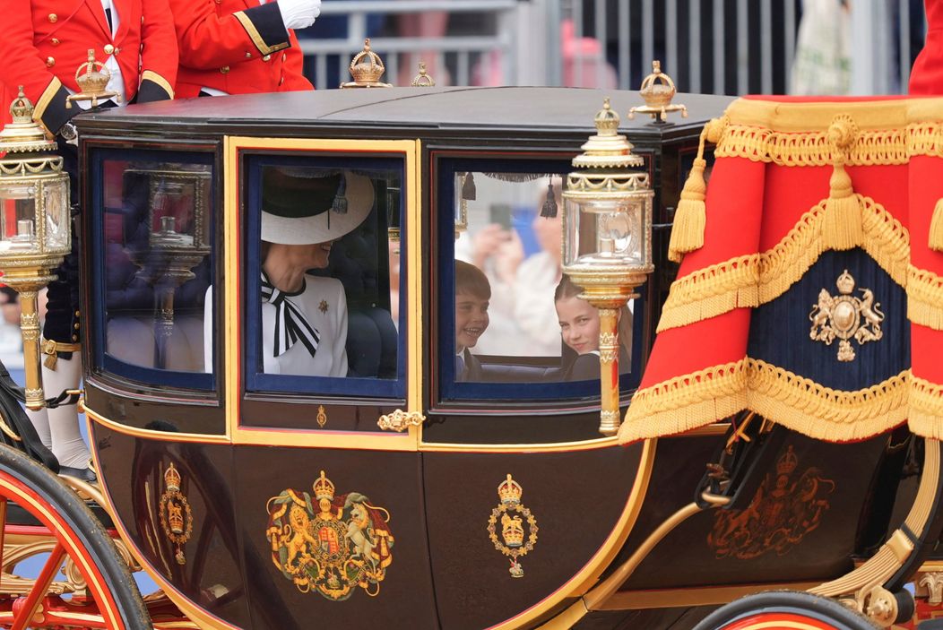 Princ Louis si užil oslavy kráľa Karola III.