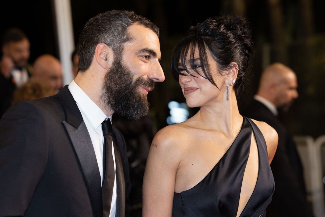 Dua Lipa a Romain Gavras na festivale v Cannes