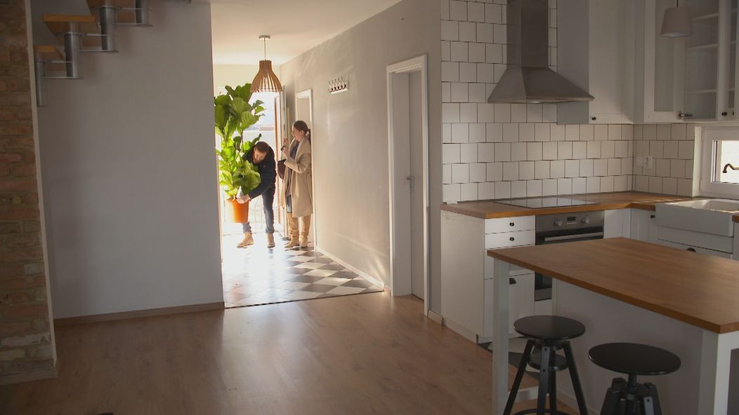 Grétu vydesí prázdny dom.