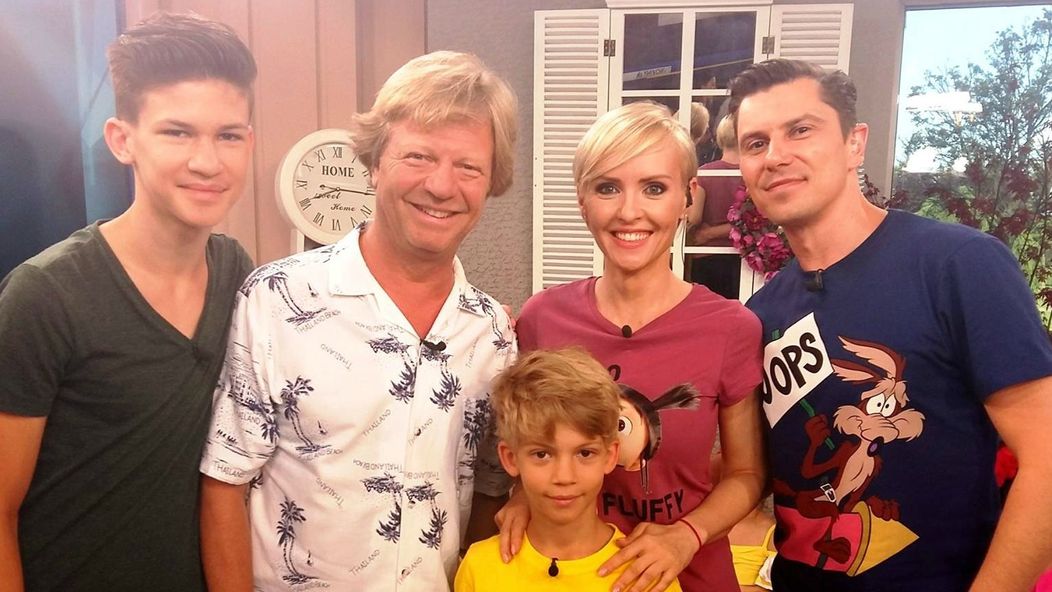 Maroš, Timur a Marko Kramárovci v Teleráne s Kvetkou a Dodom.