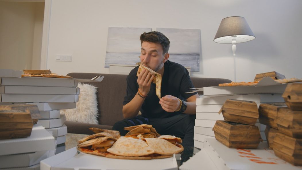 Hanka a Vašek si po návrate z ostrova naplánovali malú párty.