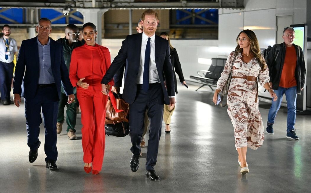 Meghan a Harry išli vlakom