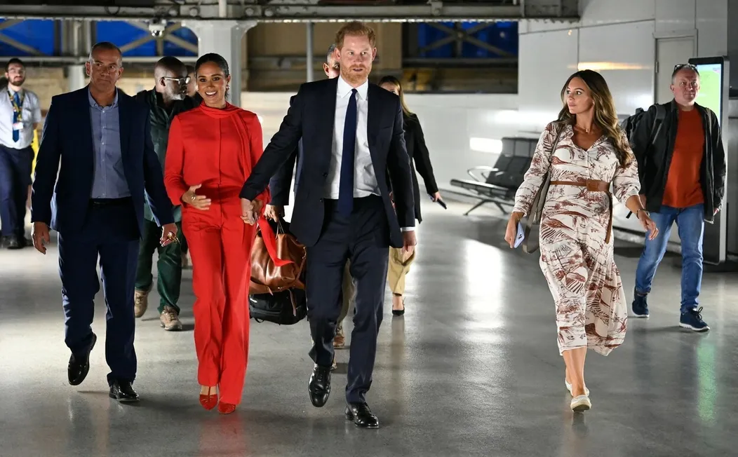 Meghan a Harry išli vlakom
