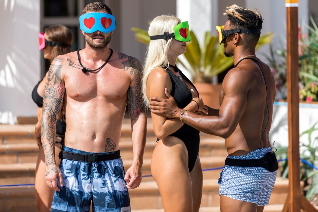 Po zábave nastanú vo vile zmeny.